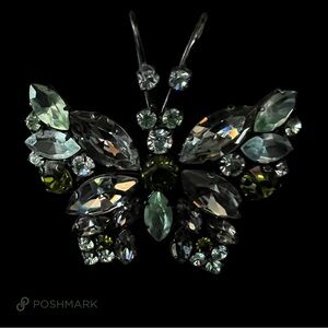 💖 Sparkling Butterfly Convertible Brooch Pendant 💖